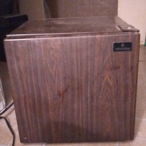 Absocool Compact Mini-fridge